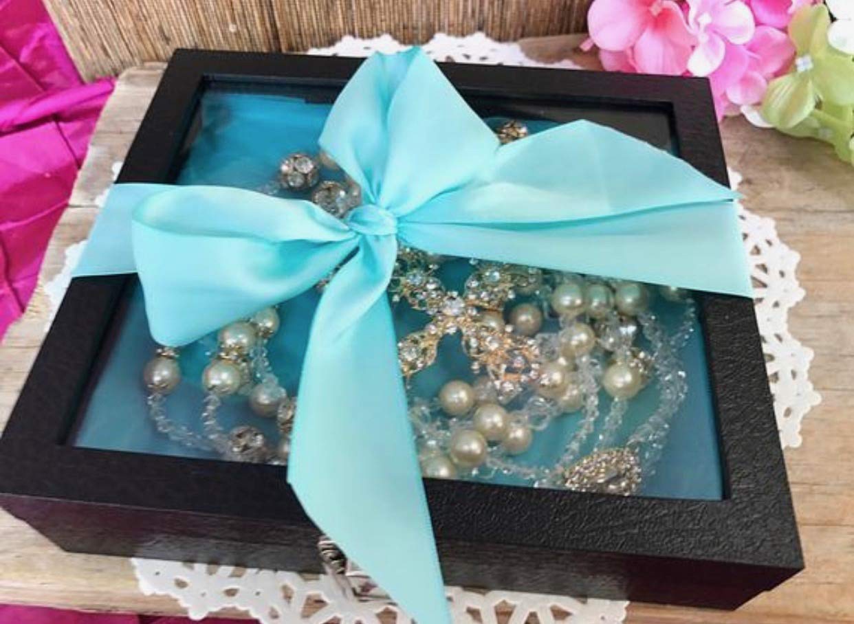 Crystal And Pearls Wedding Lasso Favor