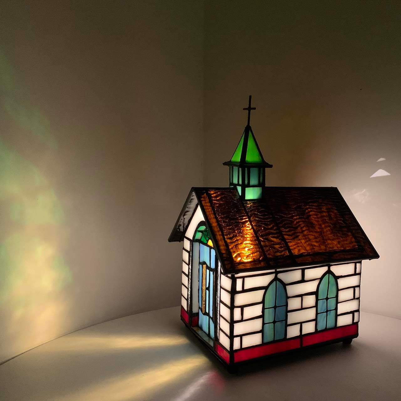 Bieye L10675 Tiffany Style Stained Glass Accent Table Lamp with LED Light