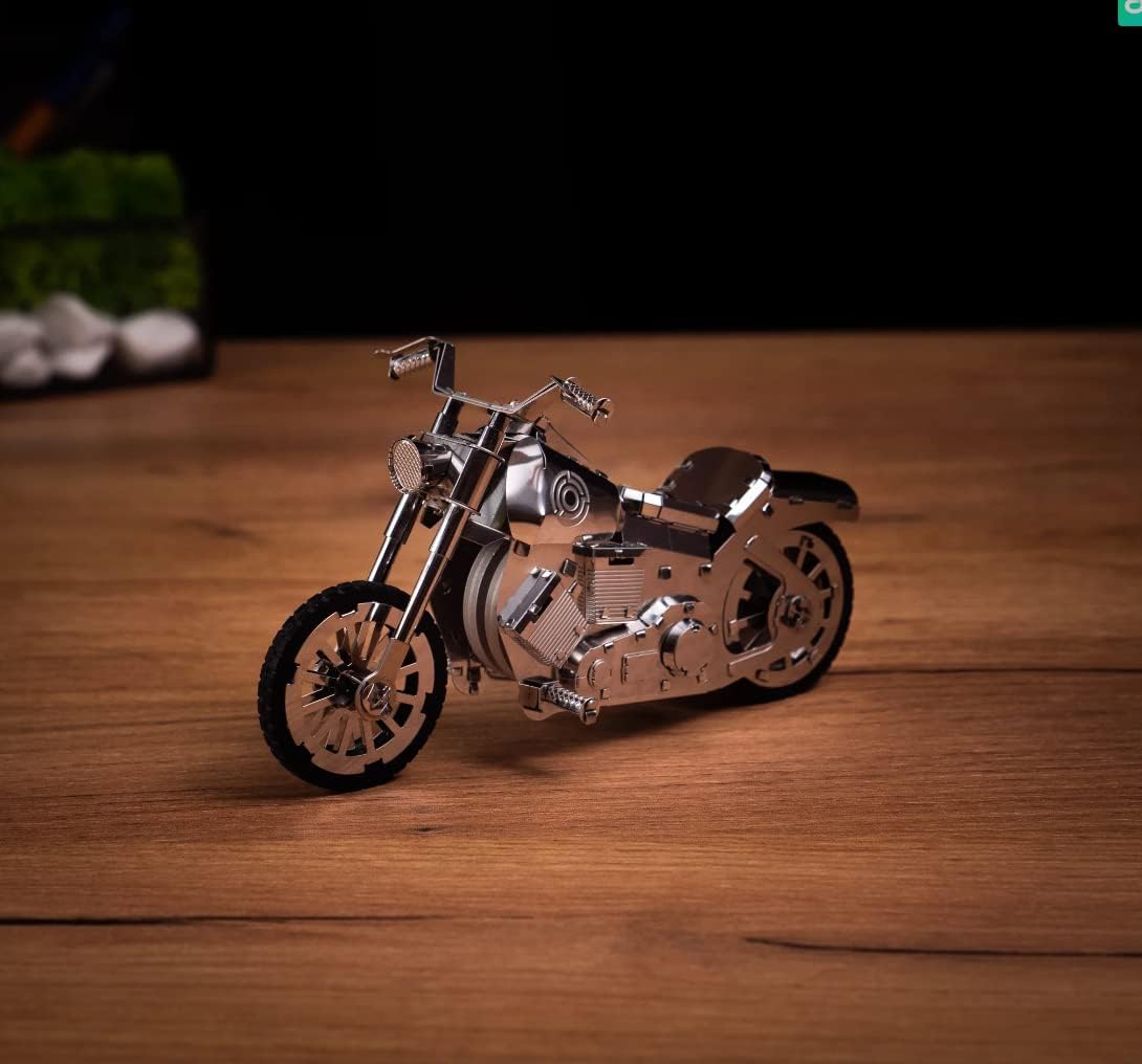 Roadway Fantasy Motorcycle Model 155 Pieces