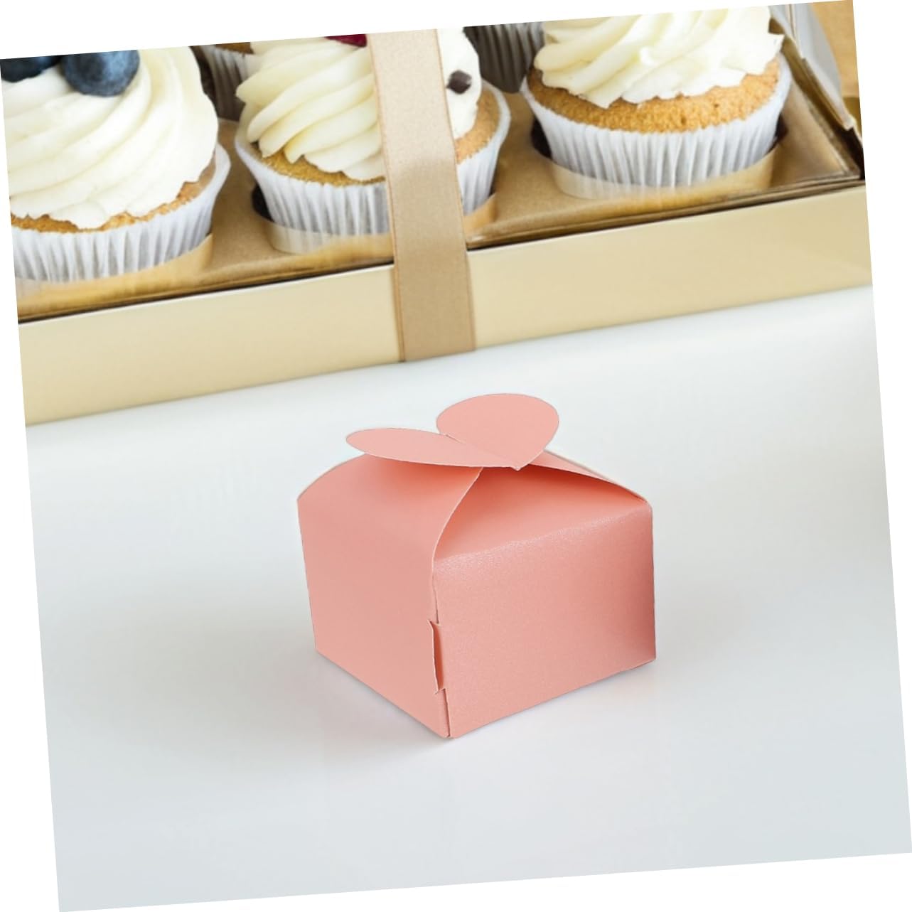 Cabilock 100pcs Heart Shaped Favor Boxes for Parties and Weddings
