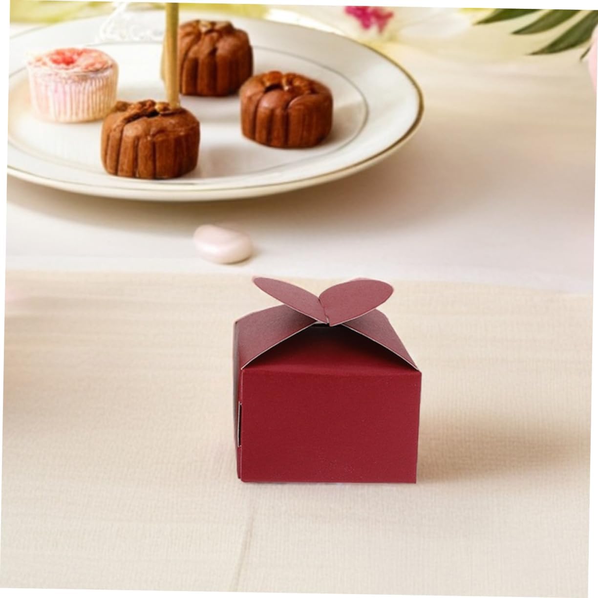 KOMBIUDA 100pcs Heart Shaped Candy Favor Boxes for Weddings and Parties