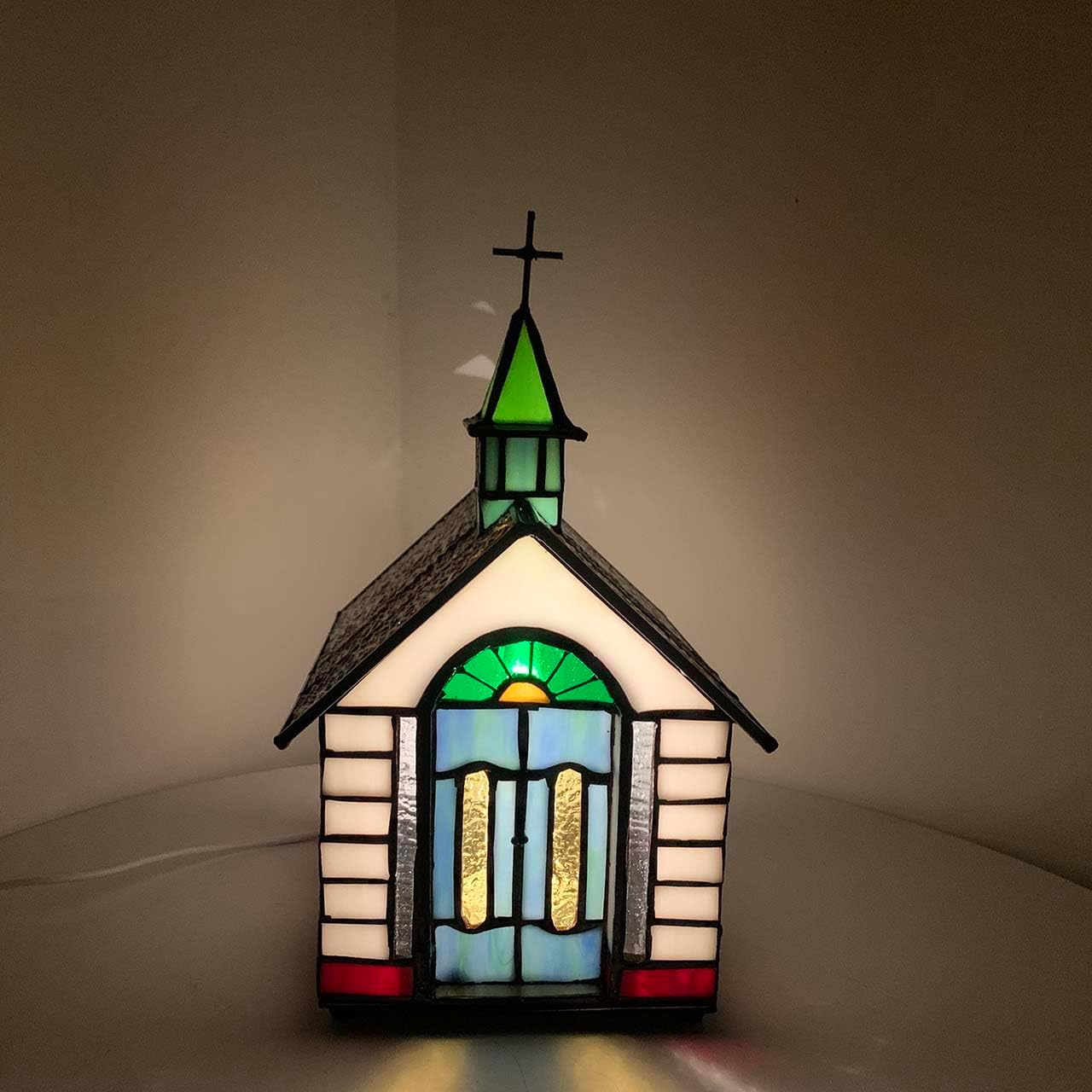 Bieye L10675 Tiffany Style Stained Glass Accent Table Lamp with LED Light