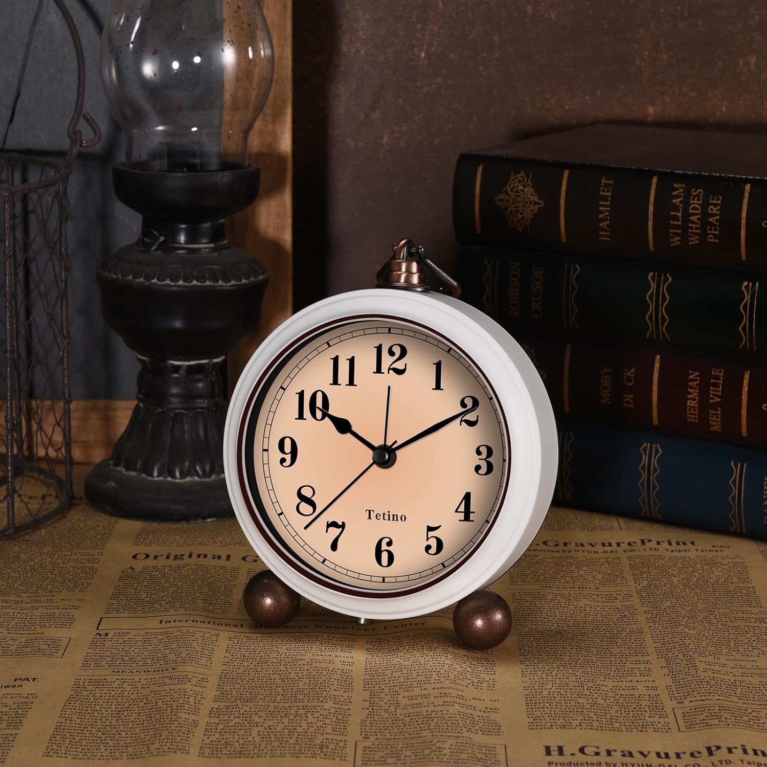 Tetino Analog Alarm Clock with Night Light and Silent Design