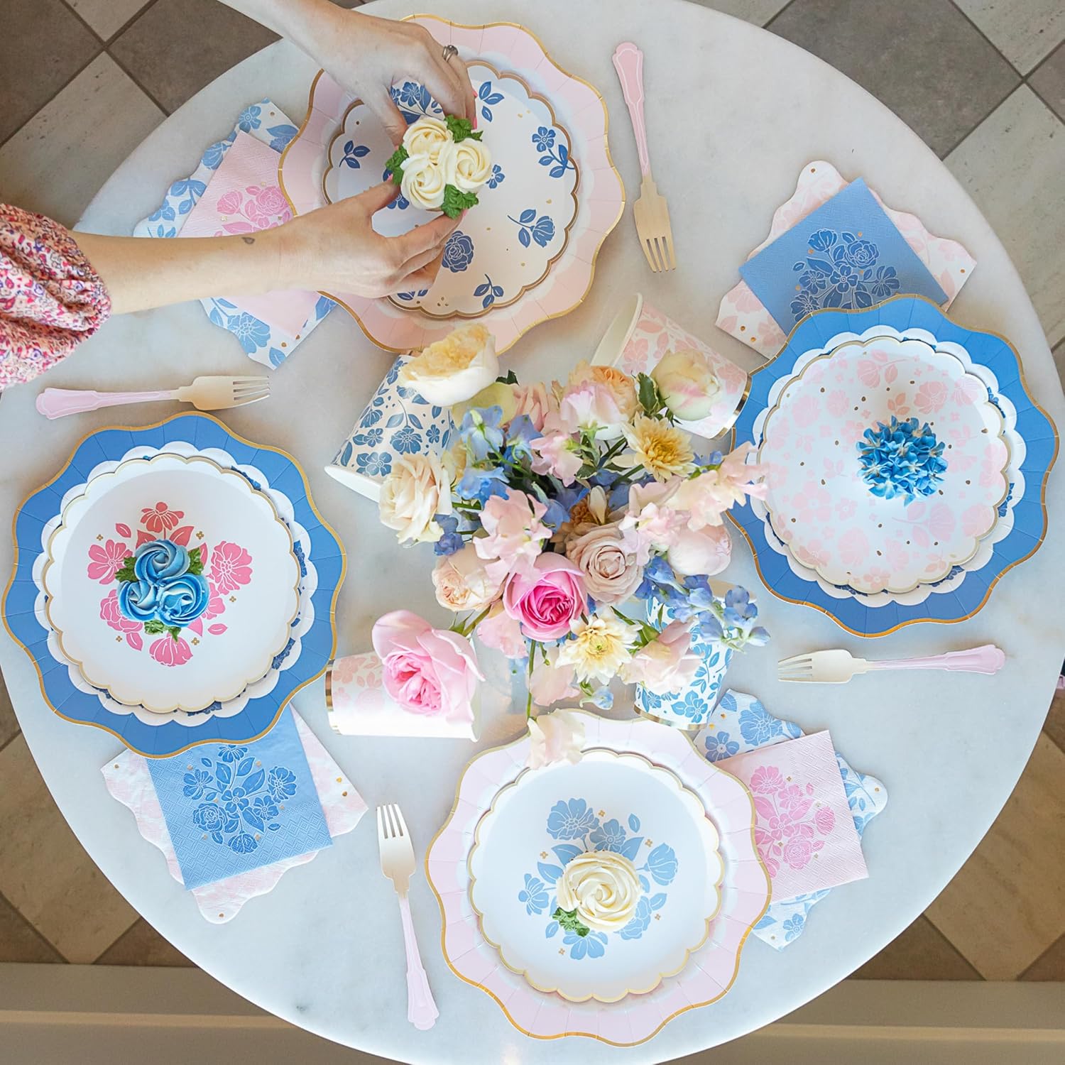 Bonjour Fete Light Pink Floral Large Party Plates with Gold Foil